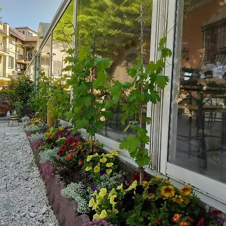 Ristorante فندق نوفي ليغوري